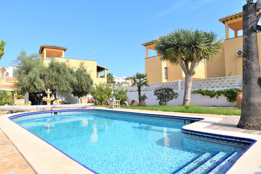 Villa in Villamartin, Orihuela Costa – 2
