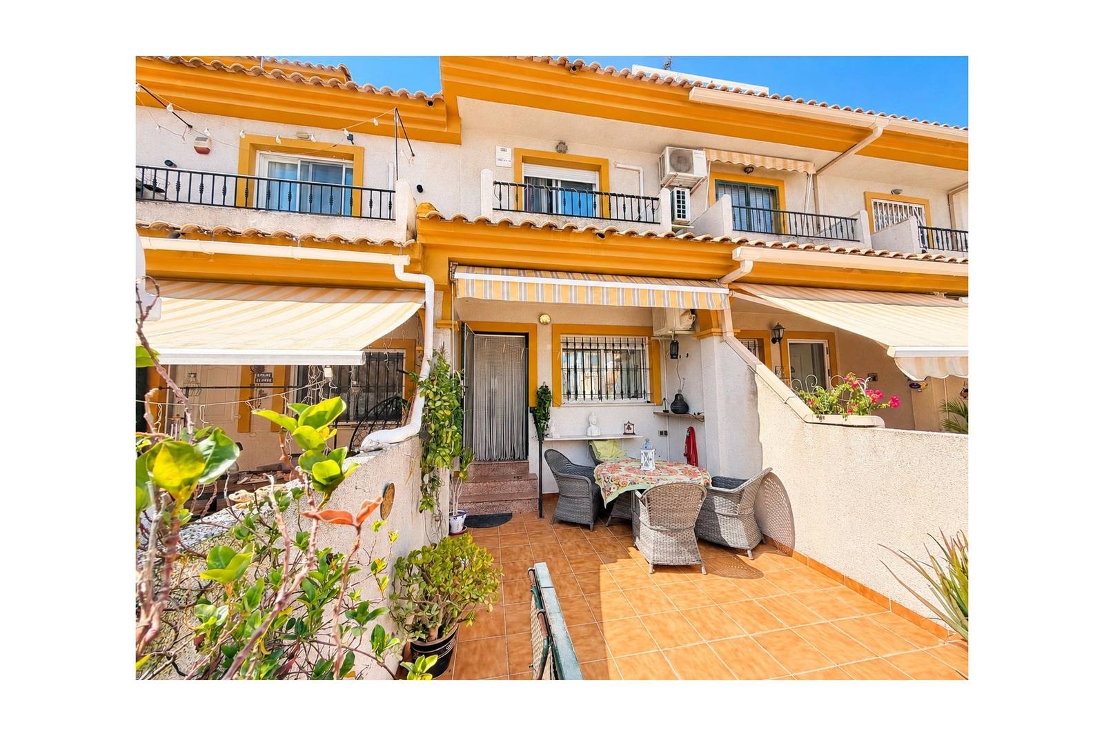 Townhouse in Daya Nueva
